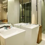 Hotel Qosmo