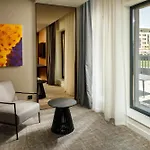 Hotel Qosmo