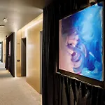 Hotel Qosmo