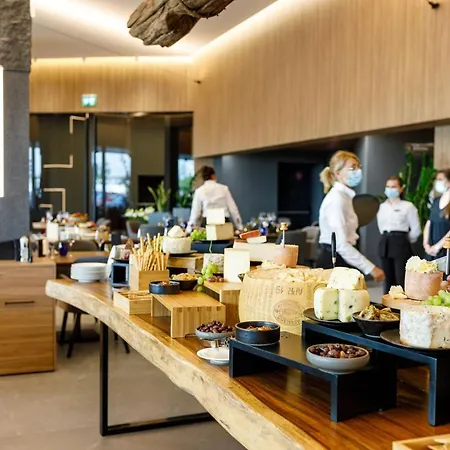 Hotell Qosmo Braşov