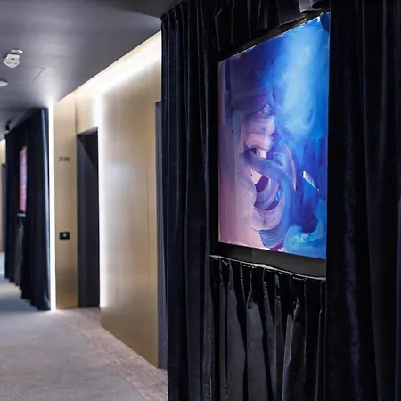 Qosmo Hotel