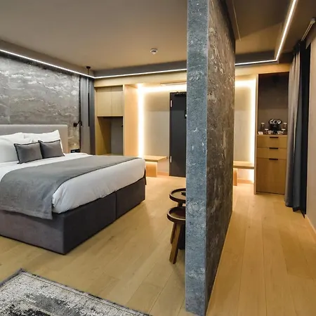 Hotel Qosmo 4*