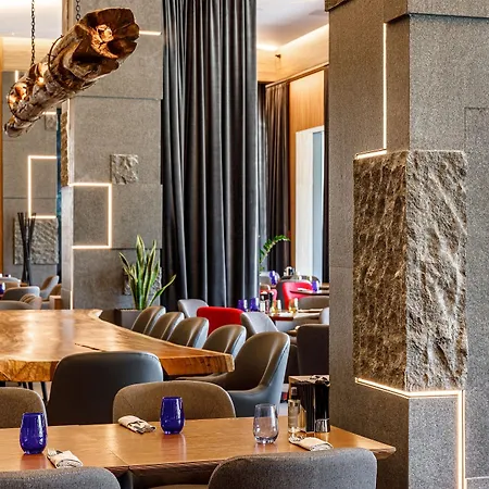 Qosmo Hotell Braşov