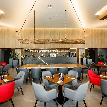 Qosmo فندق براشوف