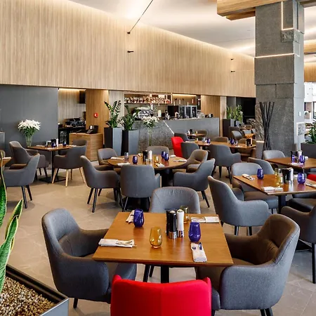 Qosmo Otel Braşov