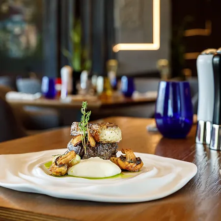 Qosmo Szálloda Brassó