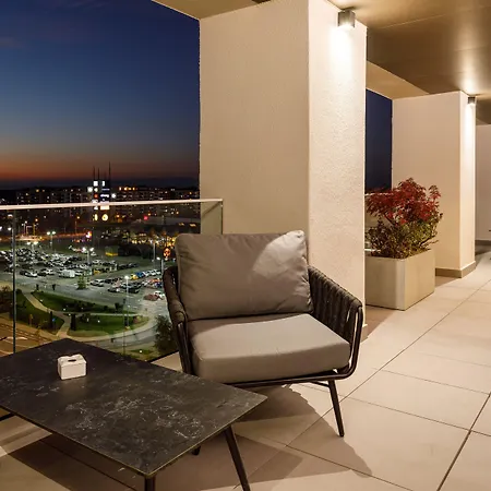 Otel Qosmo