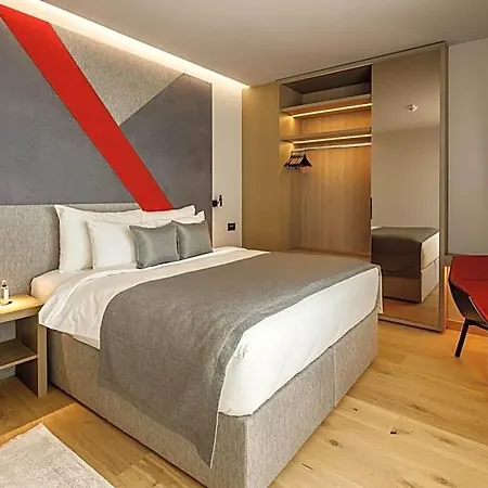 Qosmo Otel 4*