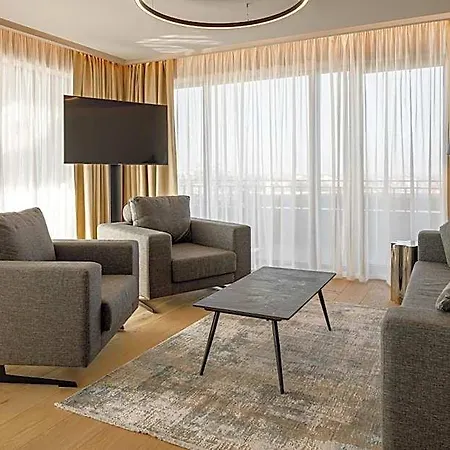 Otel Qosmo