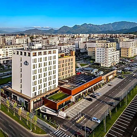 Qosmo 4*