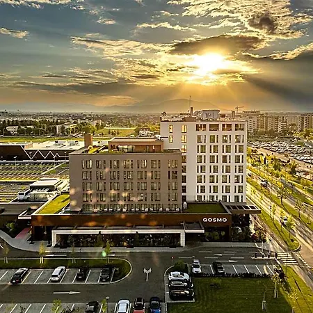 Otel Qosmo 4*