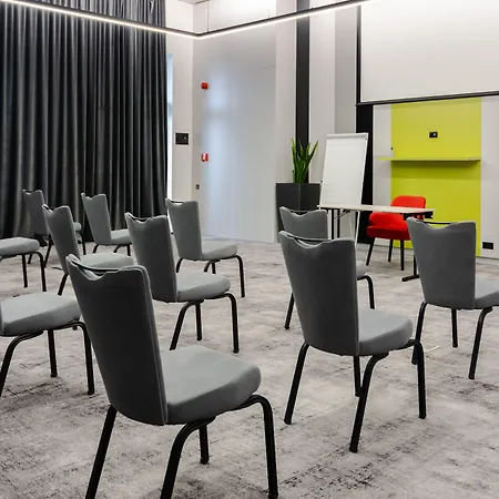 Otel Qosmo