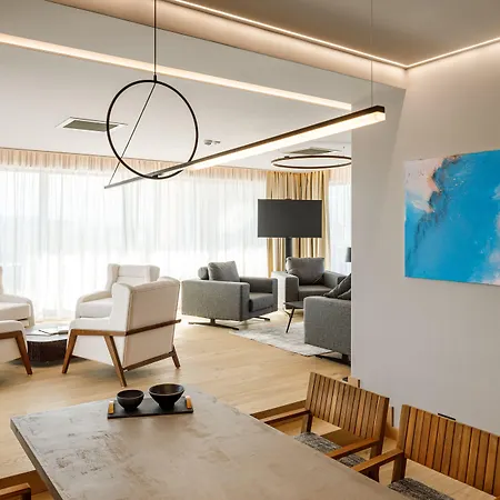 Otel Qosmo 4*