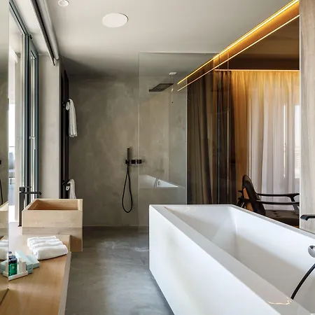 Qosmo Otel 4*